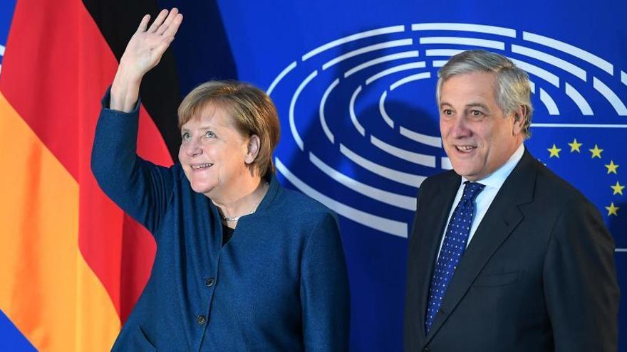 Merkel, junto al presidente del Parlamento Europeo