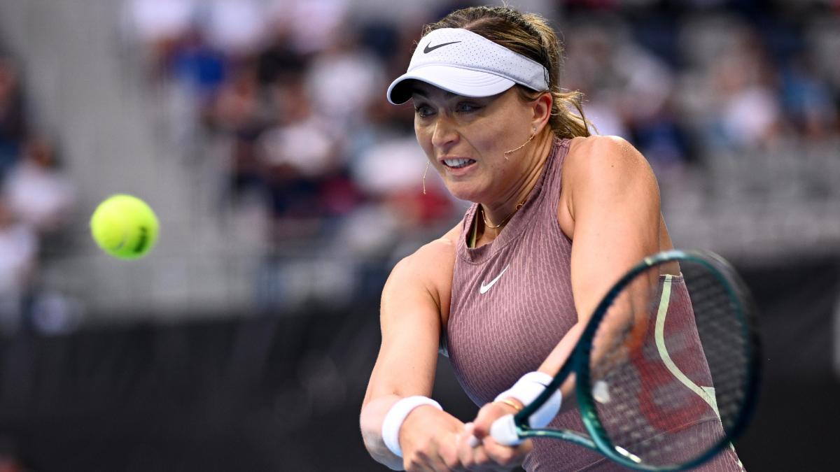 Paula Badosa, disputando un punto en el Open de Australia 2024