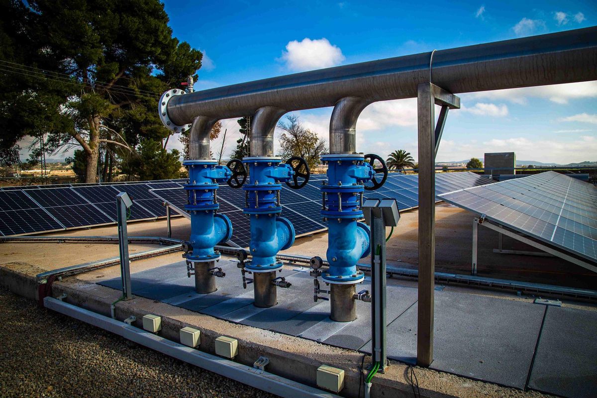 Planta solar construida por Lantania en la depuradora de Almansa.