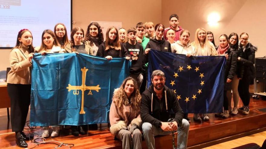 Los alumnos del IES Valle de Aller se ganan ser eurodiputados por un día