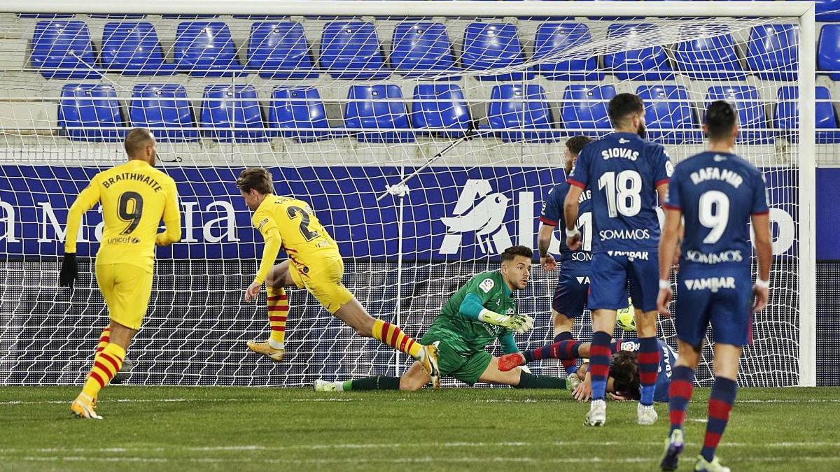 Un gol de De Jong evita que el Barça es despengi definitivament