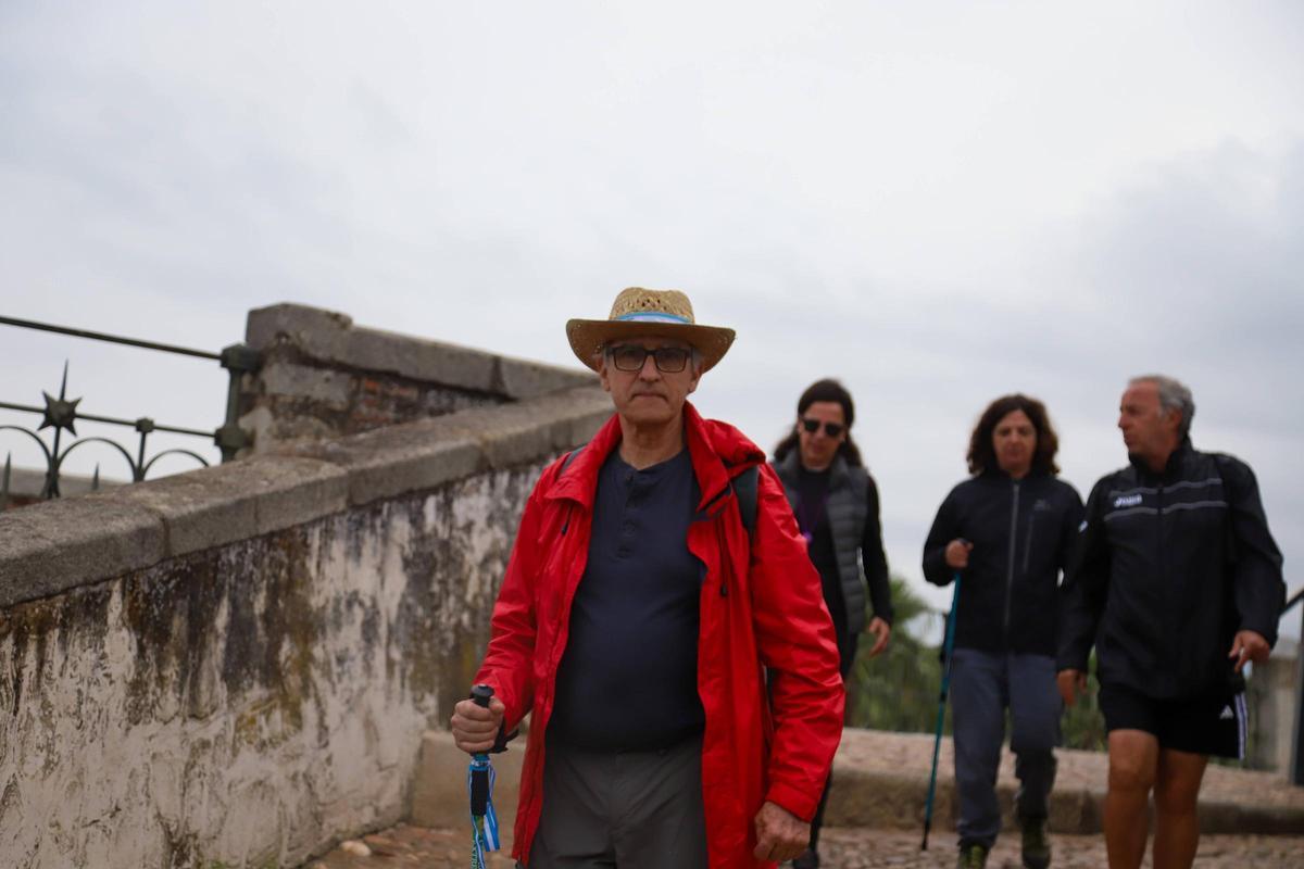 Manuel Cienfuegos, presidente de Amigos de Badajoz, durante la peregrinación.