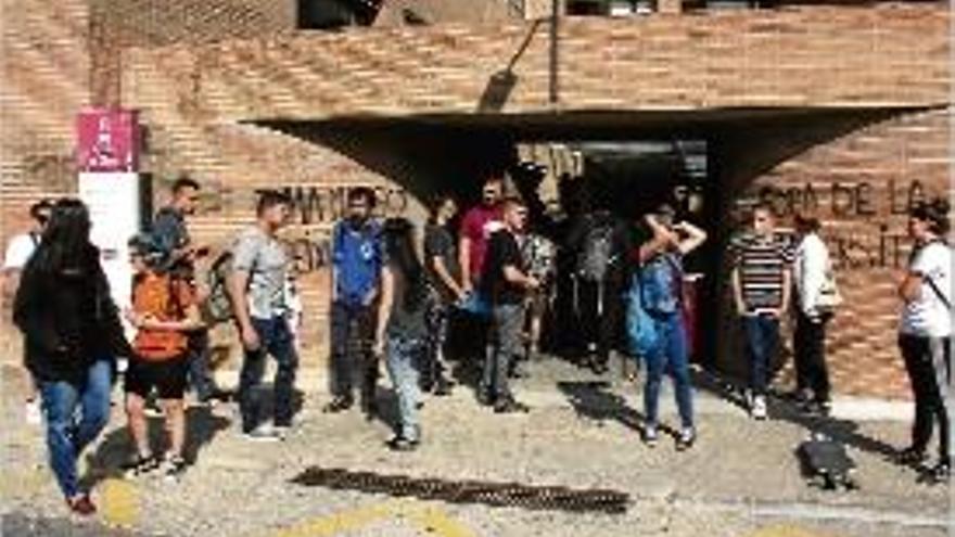 Aldarulls entre estudiants i policia a Lleida