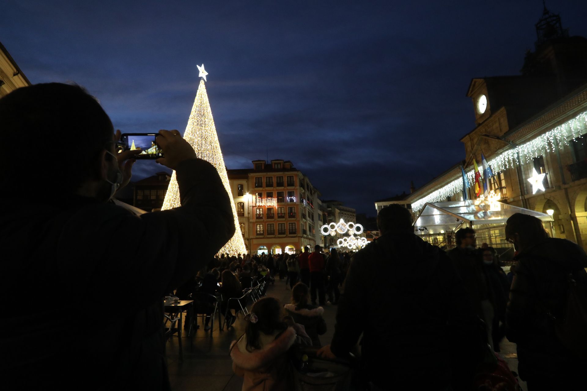 Así ha sido el encendido de luces de Navidad en Avilés