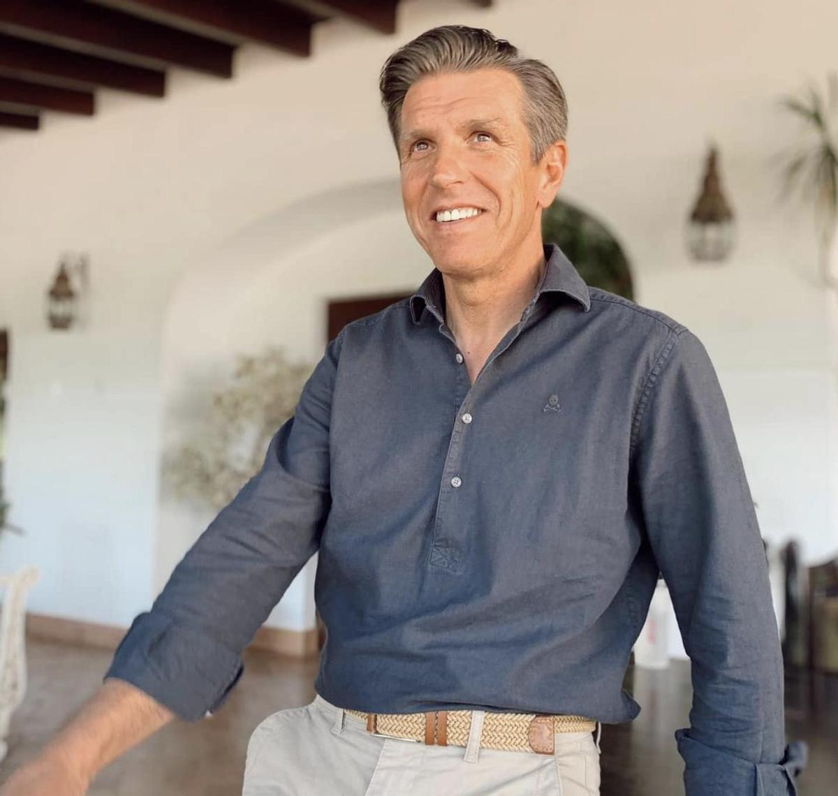 El Cordobés dsifruta de su vida en familia en su finca en Sevilla
