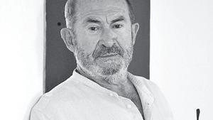 El escritor Juan Madrid, autor de Cuando llegue la mañana.