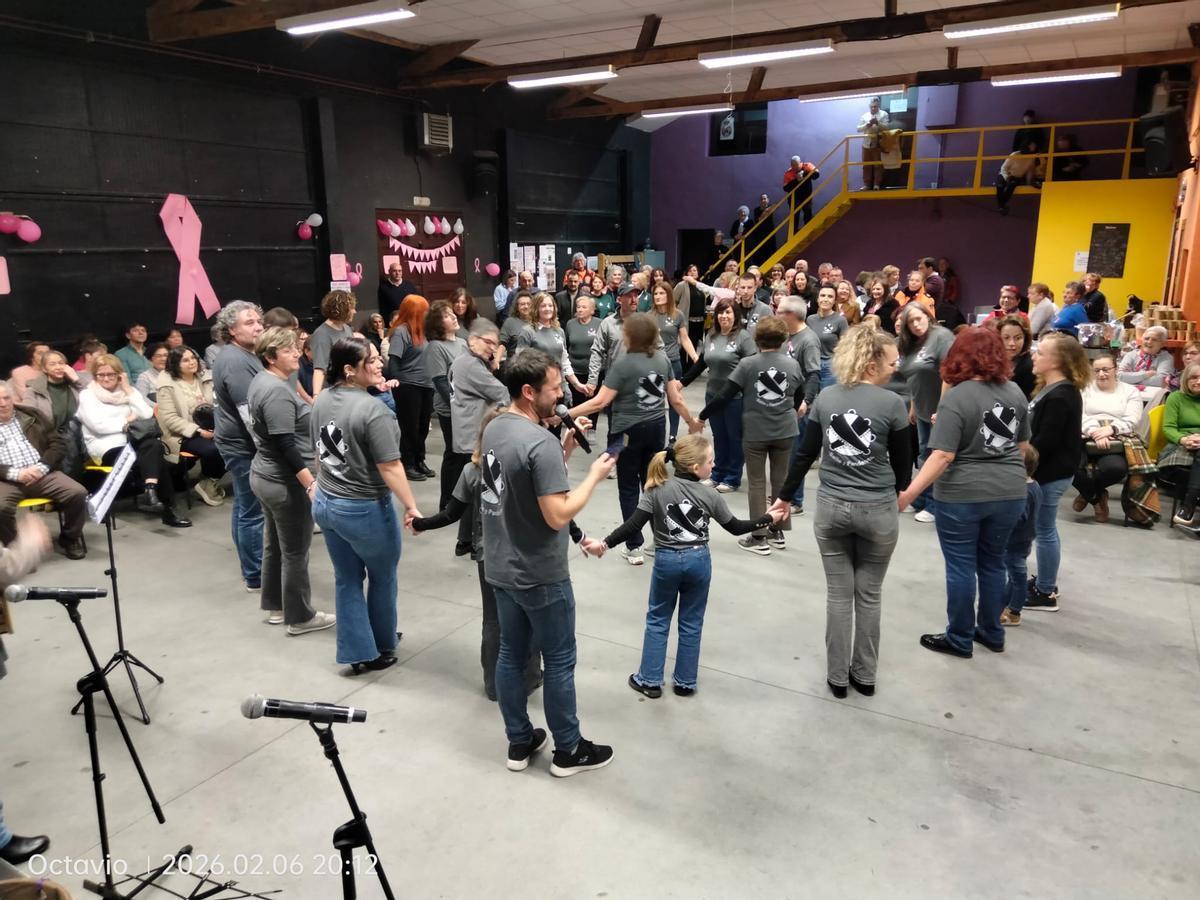 Un instante de la gala benéfica celebrada en Salas.