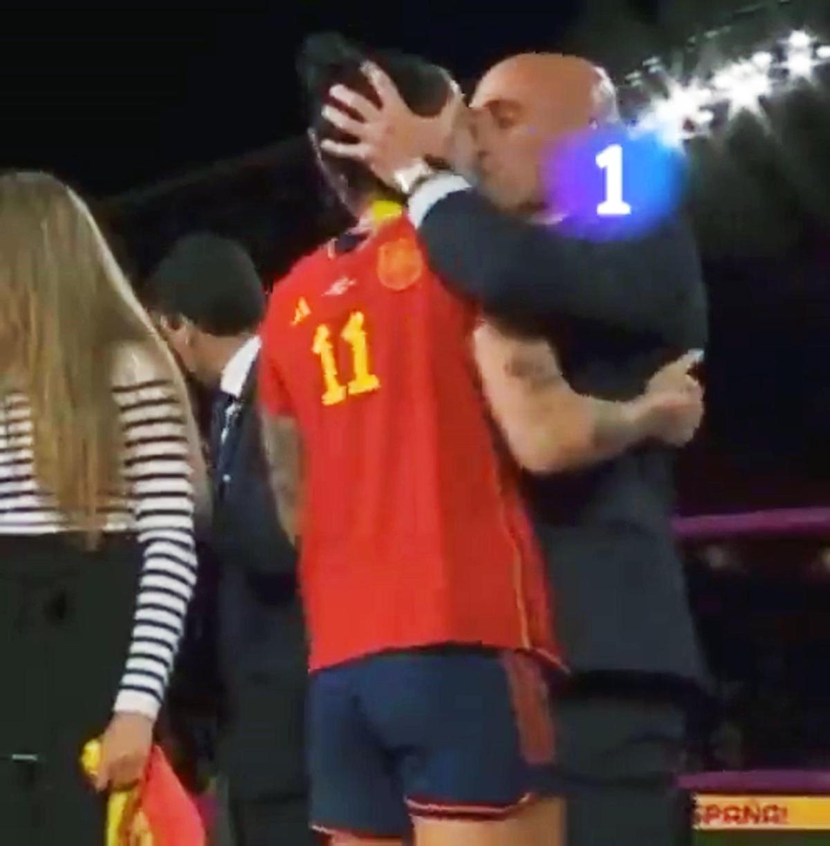 Carta de un lector: "Me gustaría que el beso de Rubiales tuviera consecuencias y dimitiera" Carta de un lector: "Me gustaría que el beso de Rubiales tuviera consecuencias y dimitiera"