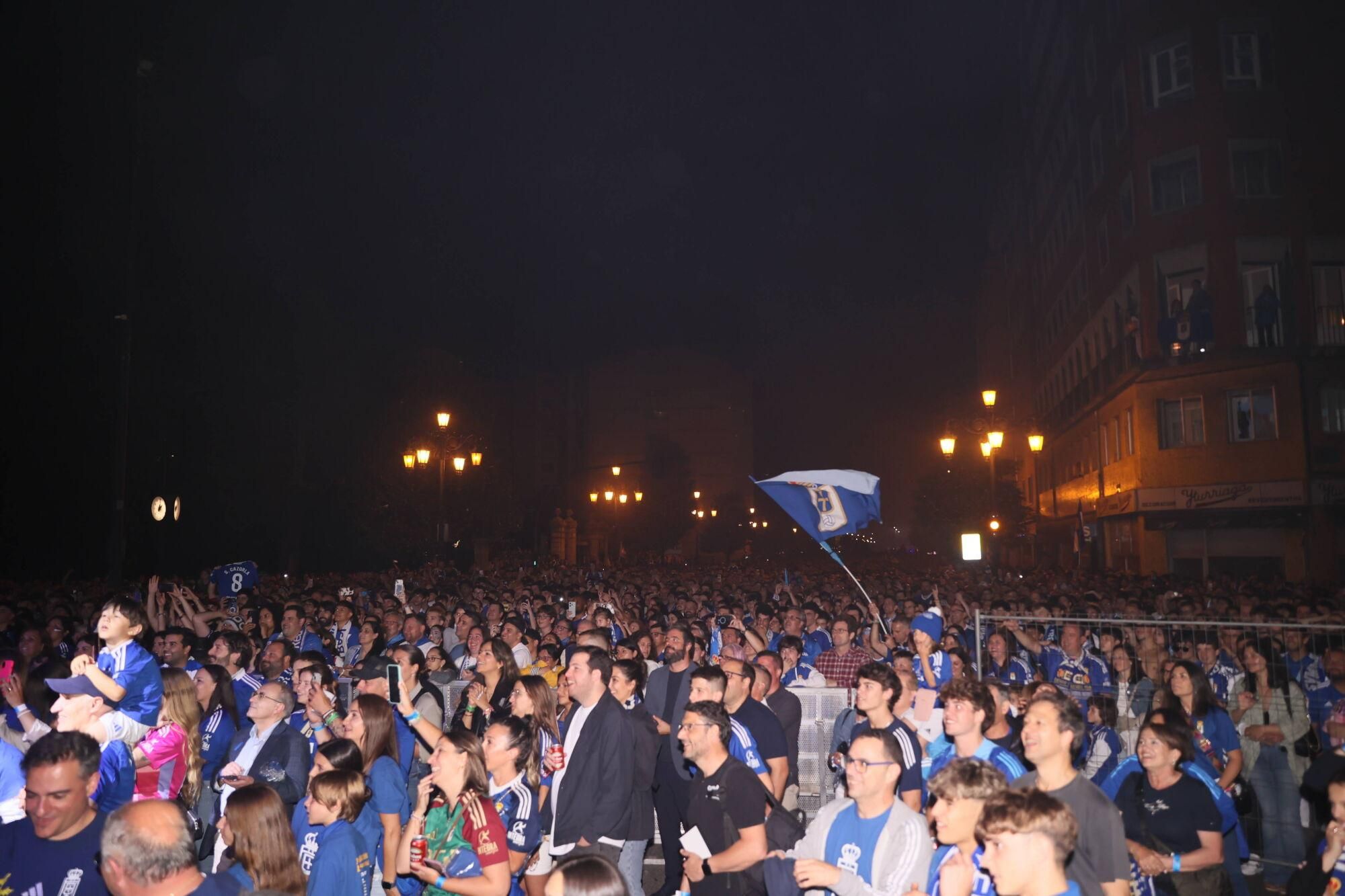 Así se celebró el ascenso del Oviedo a Primera: la afición estalla en una noche histórica
