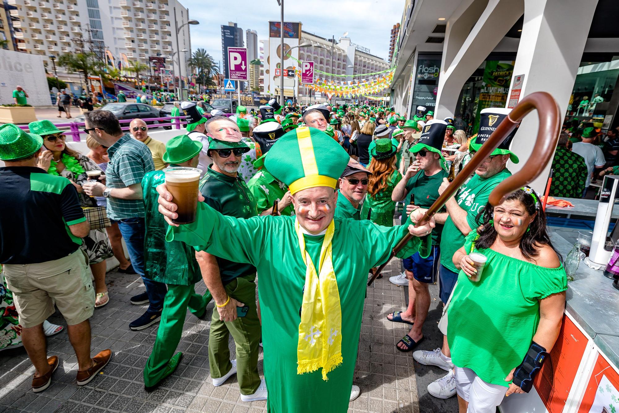 Saint Patrick llena de verde las calles de Benidorm