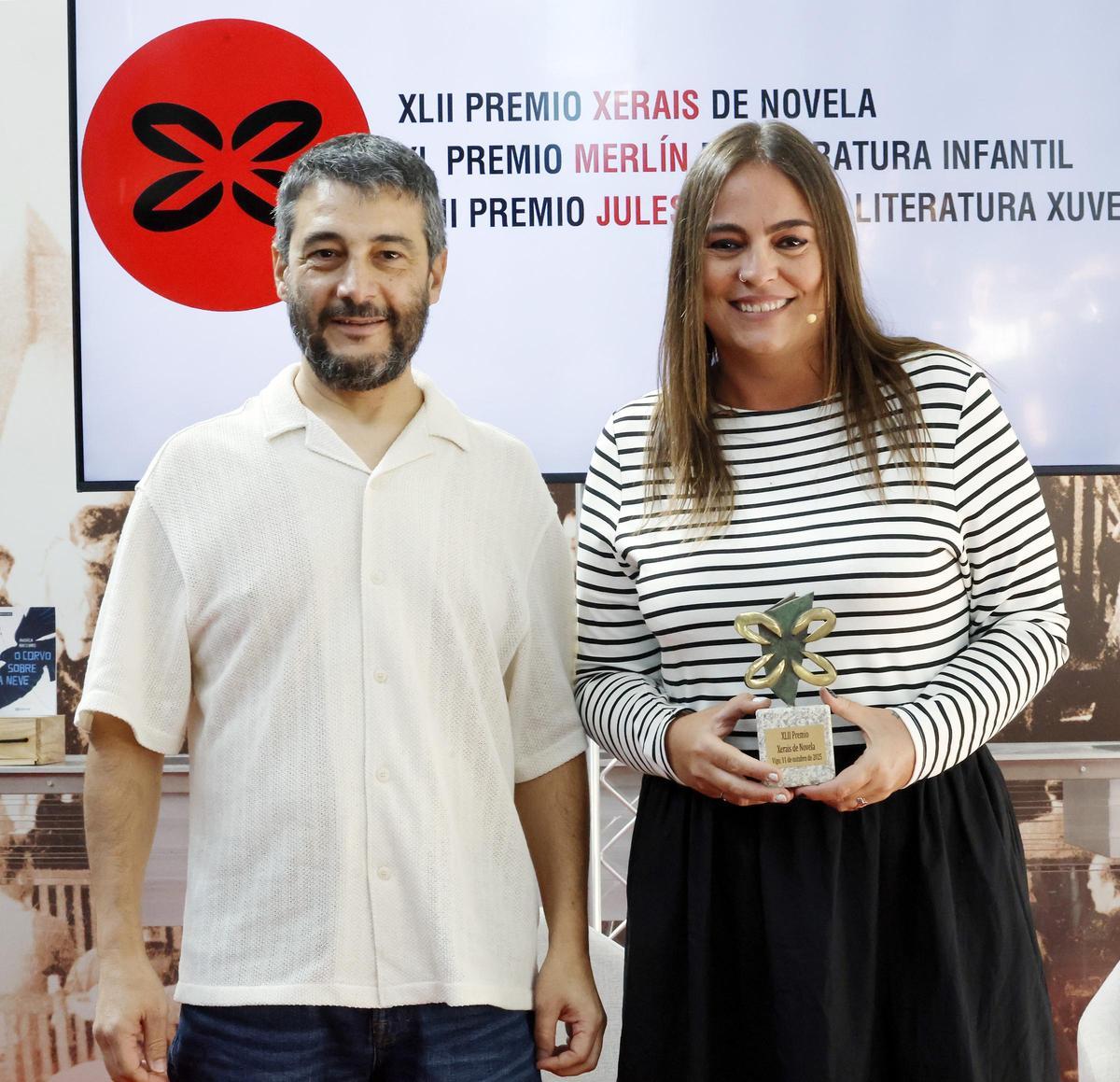 Noli Moo entregou o galardón a Abril Camino (Premio Xerais de Novela) Noli Moo entregou o galardón a Abril Camino (Premio Xerais de Novela)