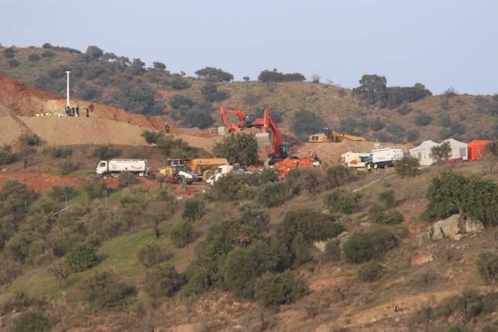 Llegada de las máquinas perforadoras a Totalán para continuar con el rescate de Julen