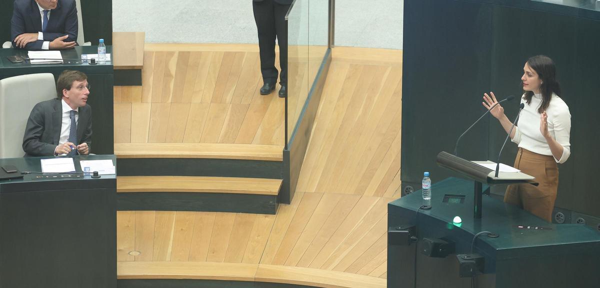 José Luis Martínez-Almeida y Rita Maestre en el pleno del Ayuntamiento de Madrid.