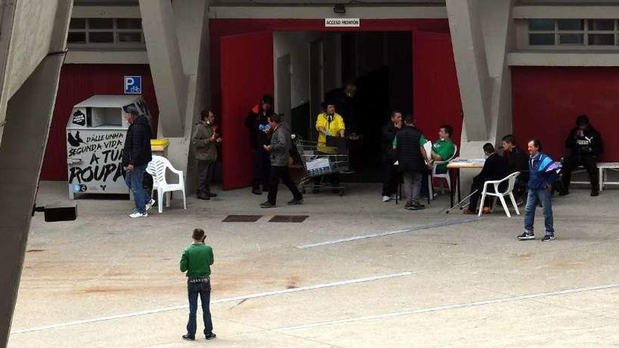 Entrada a la zona de la Ciudad Deportiva de Riazor en la que se halla el albergue para personas sin hogar.