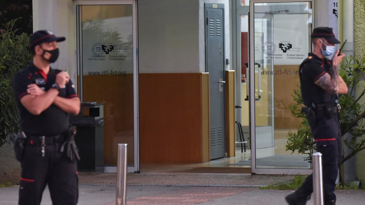 Detingut un jove després d’irrompre a trets al campus de la Universitat del País Basc Detingut un jove després d’irrompre a trets al campus de la Universitat del País Basc