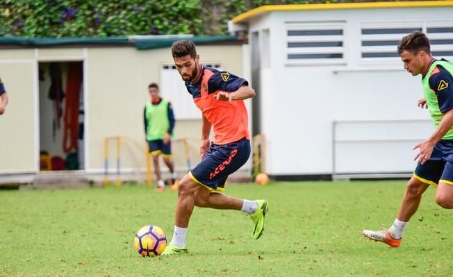 Entrenamiento de la UD Las Palmas en Barranco ...