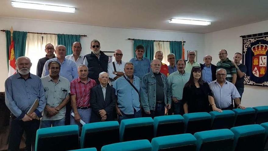 Integrantes de la Asociación para la Promoción y Estudio de la capa alistana, ayer en Alcañices.
