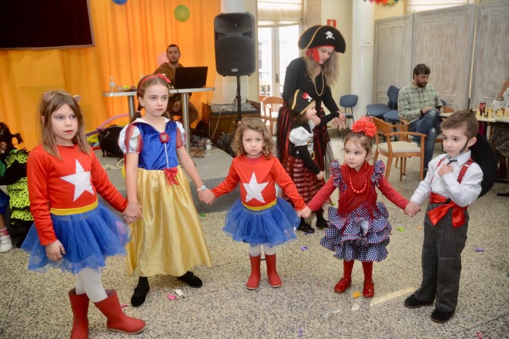 Fiesta infantil de disfraces en el Casino Mercantil.