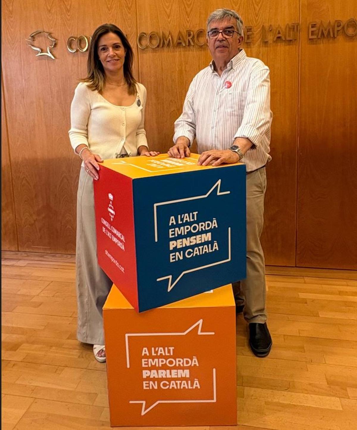 Julia Gil i Josep Maria Bernils amb els cubs de la campanya