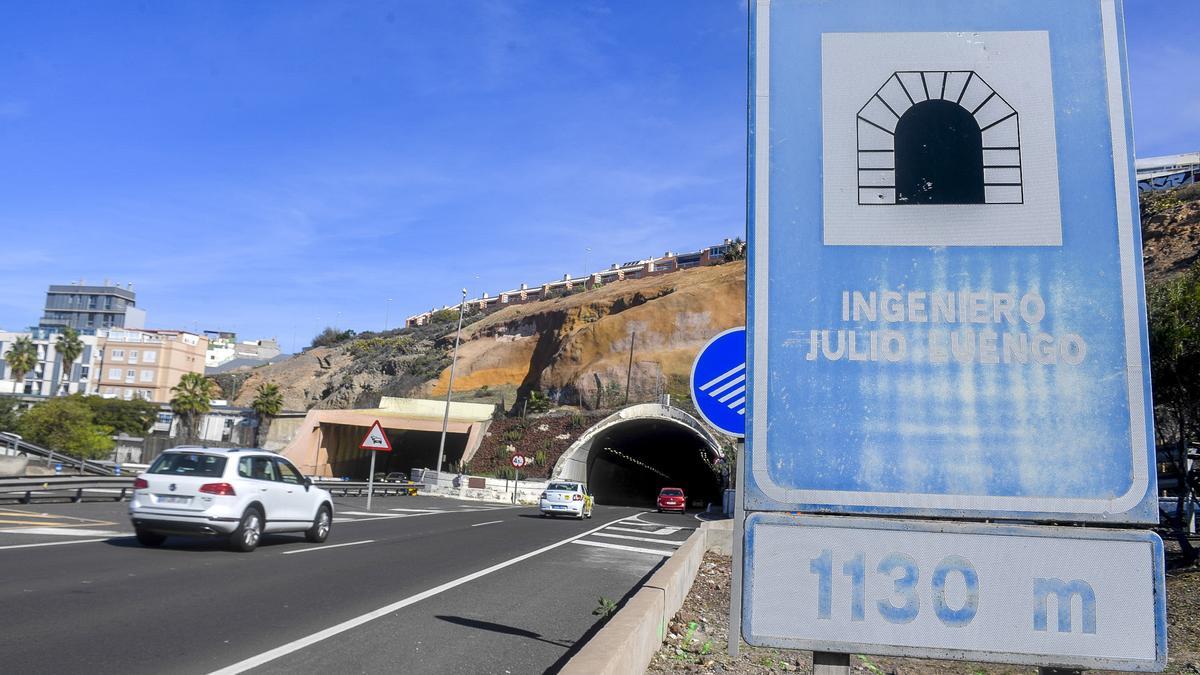 Entrada desde el norte de la isla al túnel de Julio Luengo.