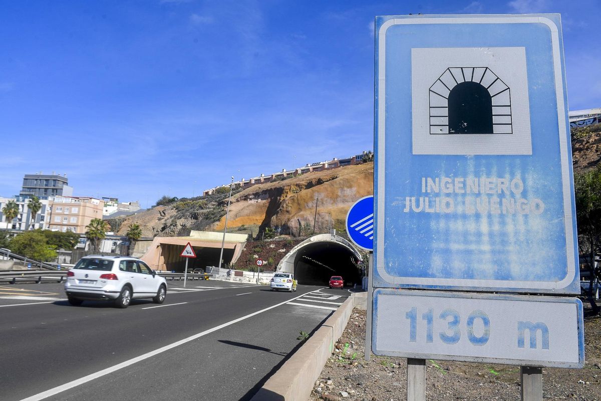Entrada desde el norte de la isla al túnel de Julio Luengo.