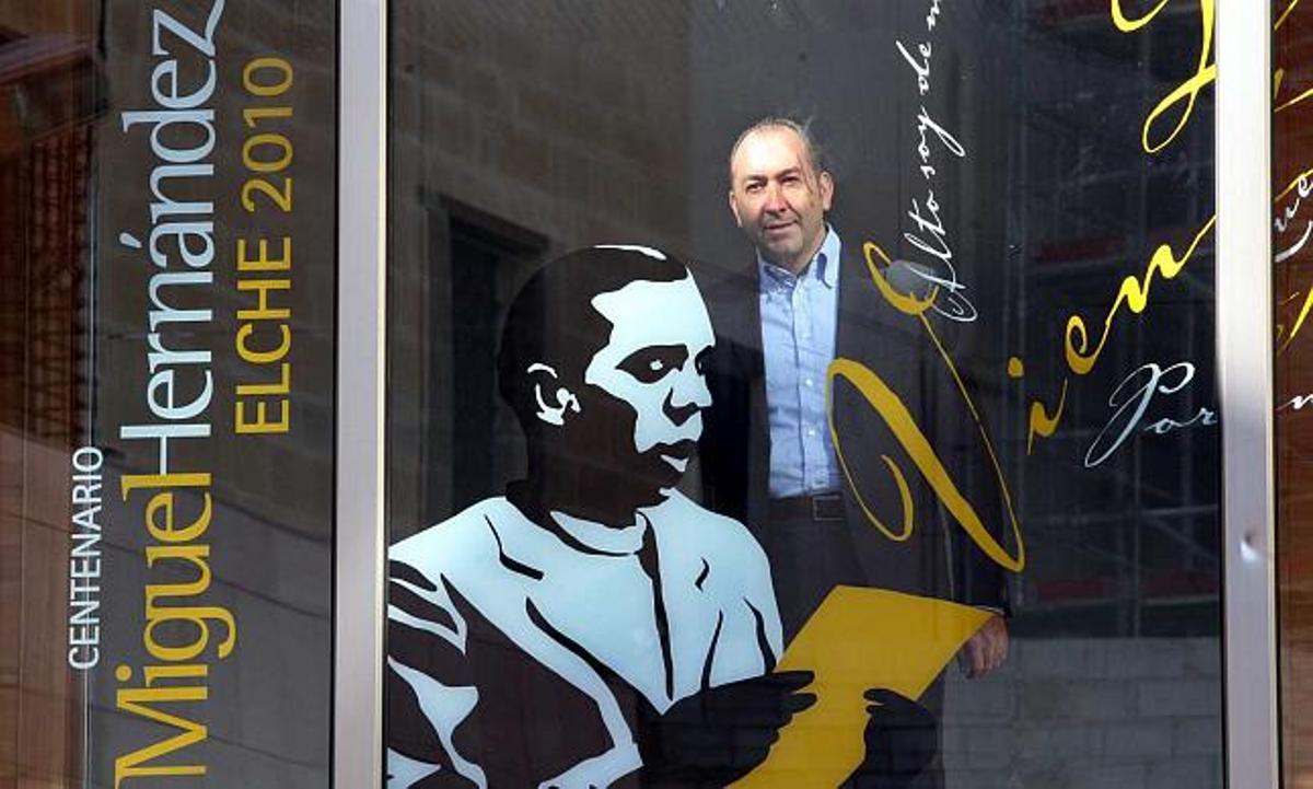 El alcalde ha realizado tres ofertas en los últimos meses para que el legado de Miguel Hernández se quede en la ciudad.