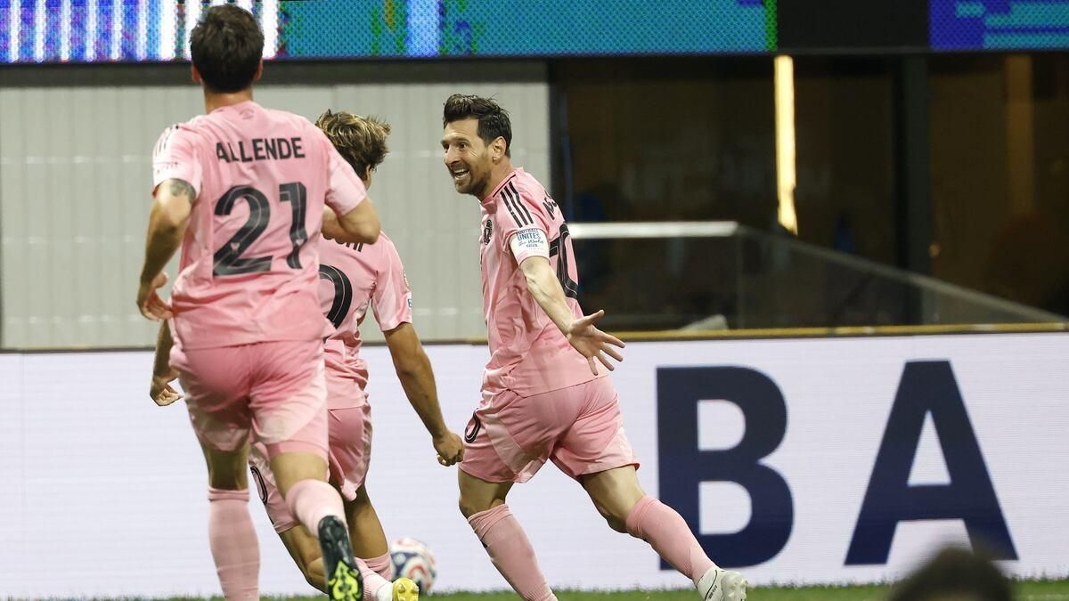 Leo Messi anotó un tanto de falta ante el Oporto