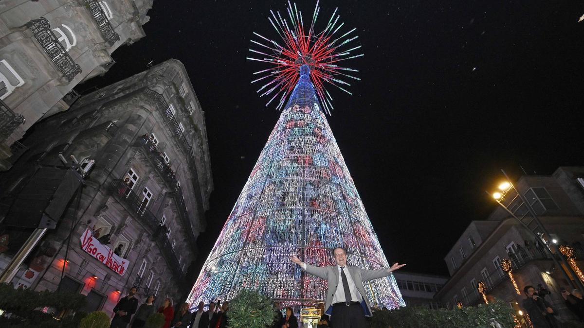 Vigo enciende la Navidad en todo el planeta con un acto más sobrio pero igual de emotivo