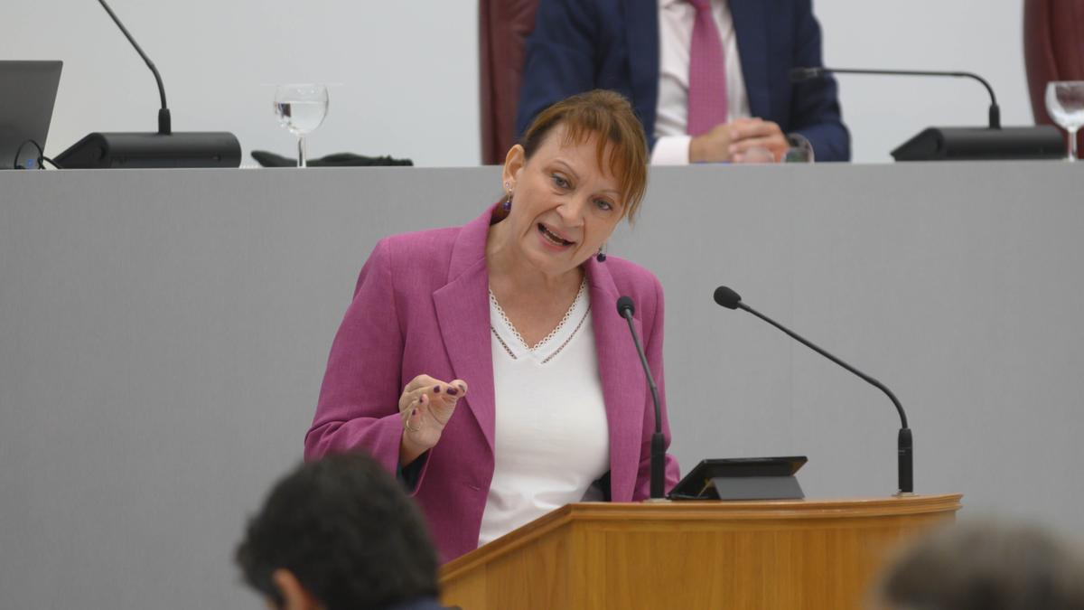 María Marín, diputada de Podemos, durante el debate de investidura en la Asamblea Regional de Murcia