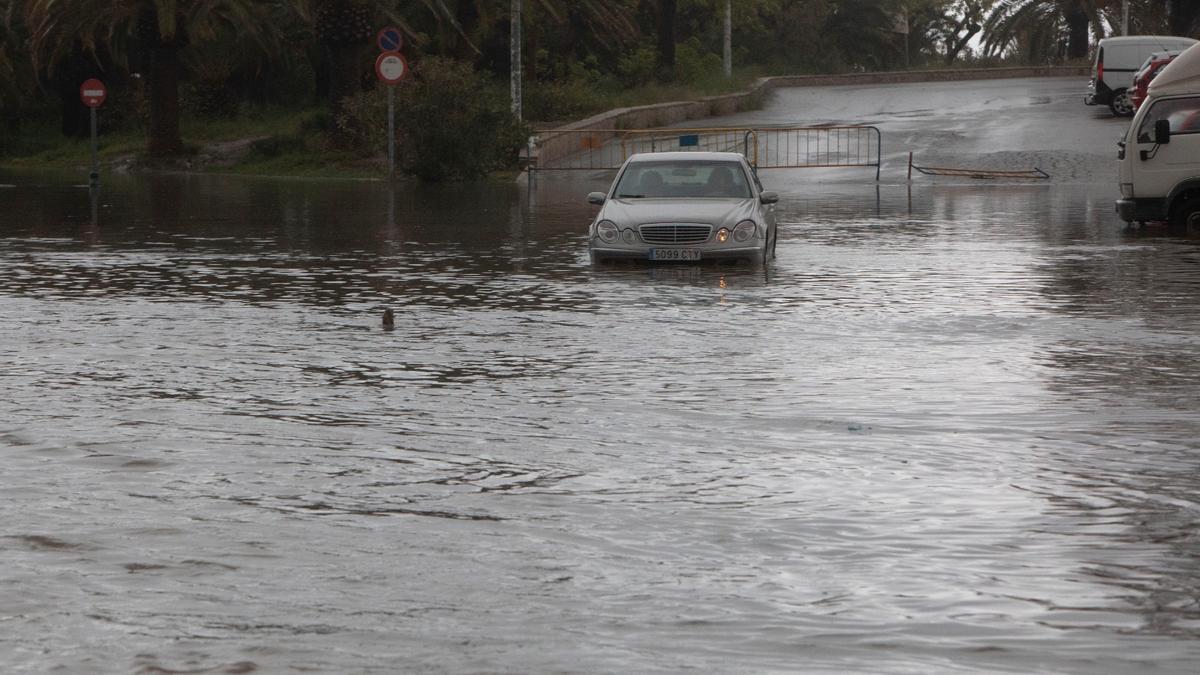 Las lluvias torrenciales descargan con fuerza sobre València