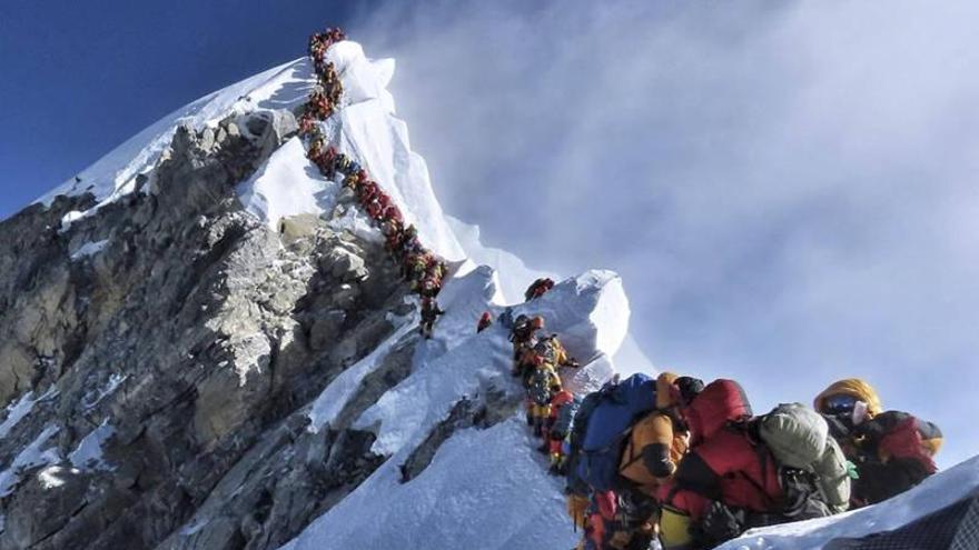 Atascos hasta en la cima del mundo