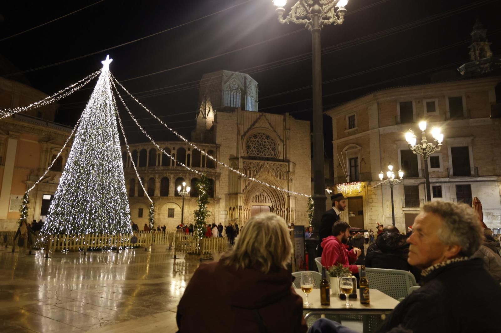 La Navidad llega a València con el encendido de luces