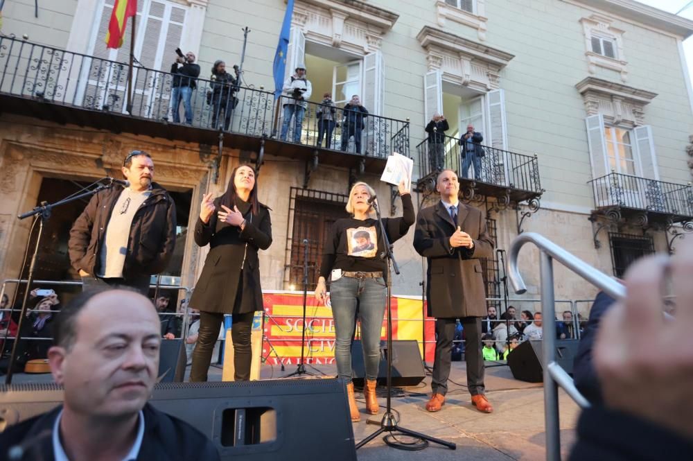 Miles de personas protestan en Orihuela contra la Ley de Plurilingüismo