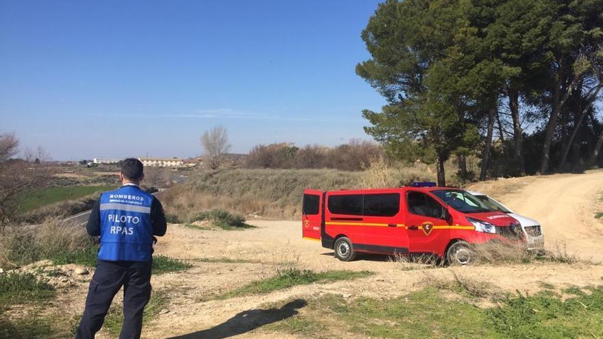 Los bomberos de la DPZ colaboran con un dron en la búsqueda de la mujer desaparecida en Zaidín