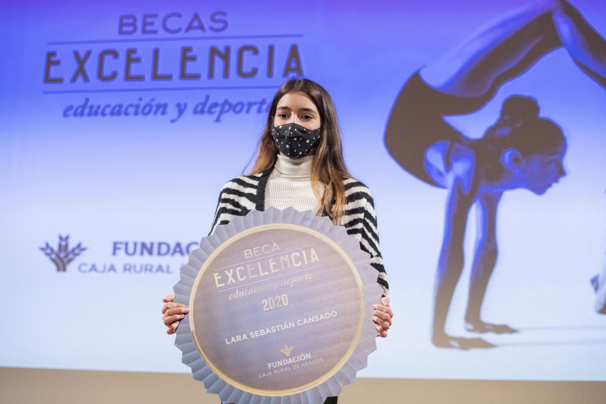 Veinte jóvenes reciben las Becas Excelencia