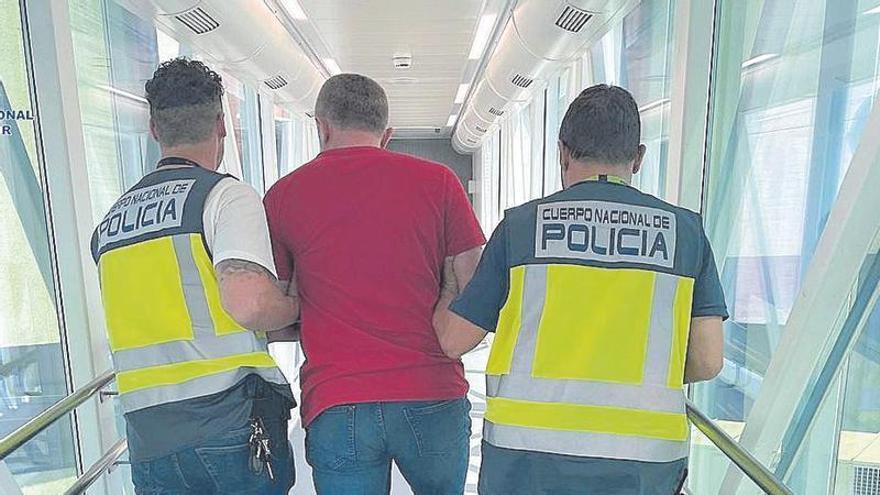 El fugitivo fue detenido en el aeropuerto de Palma.