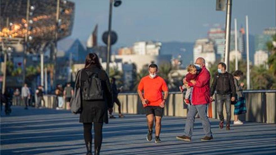 La mascarilla, obligatoria al aire libre aunque haya distancia de seguridad