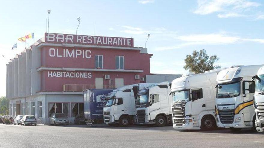 Los camioneros, hartos y en alerta en las áreas de servicio de Castellón