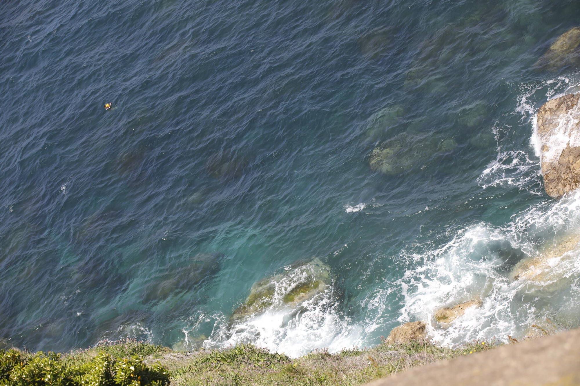 En imágenes: Así fueron las labores de desactivación de tres obuses en la costa de Gijón