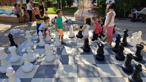Imagen del tablero de ajedrez en los jardines de Pablo Sorozábal