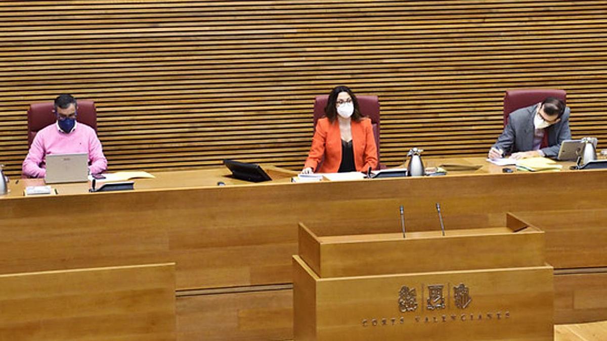 La diputada Aitana Mas presidiendo la sesión celebrada ayer de la comisión de la DANA.