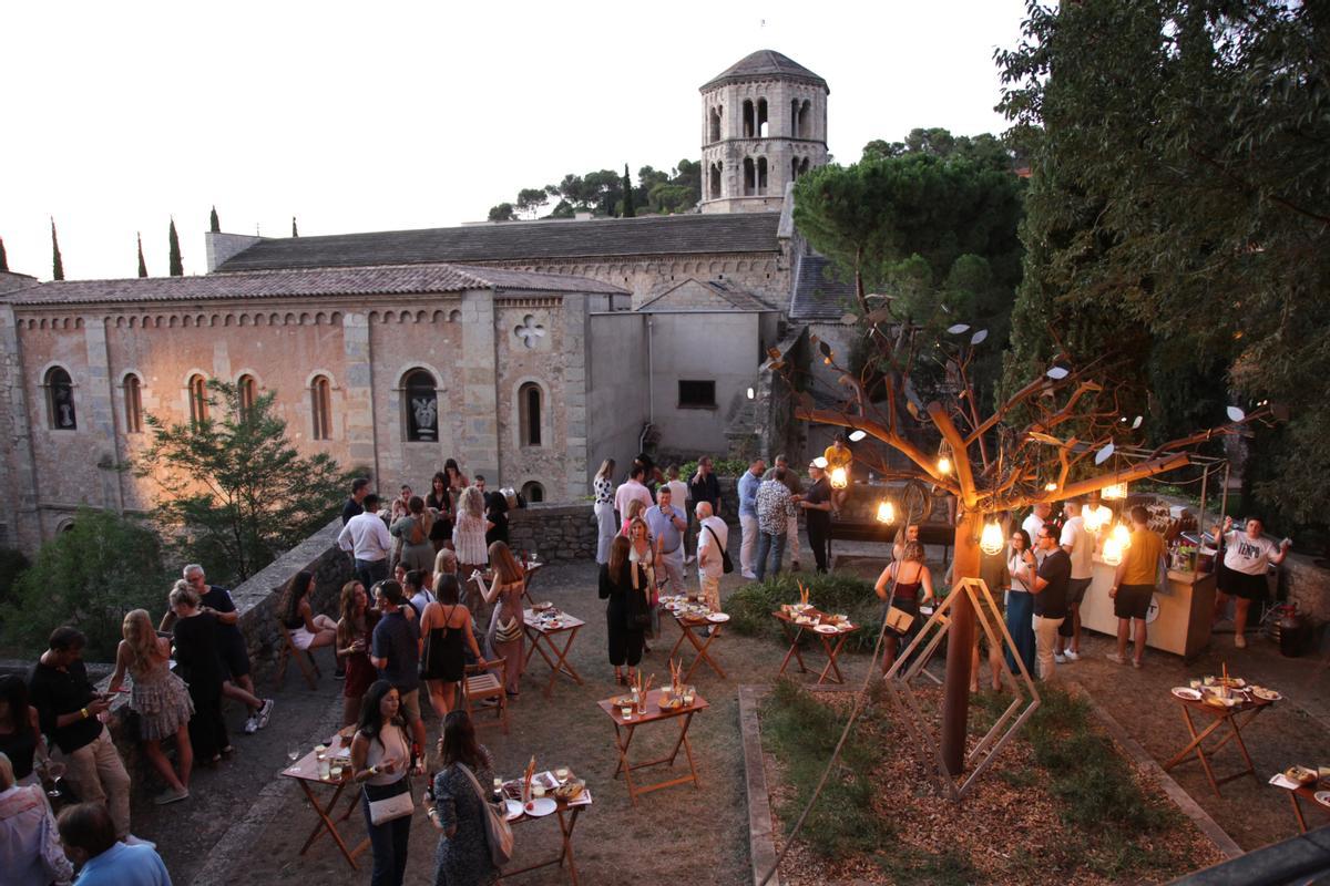 El festival se celebra del 14 de juliol al 6 d'agost, al cor del barri vell.