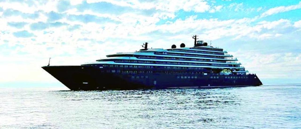 El crucero “Evrima”, en alta
mar casi concluido.  | // FDV