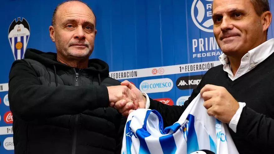 Vicente Mir ha sido presentado como entrenador del Alcoyano