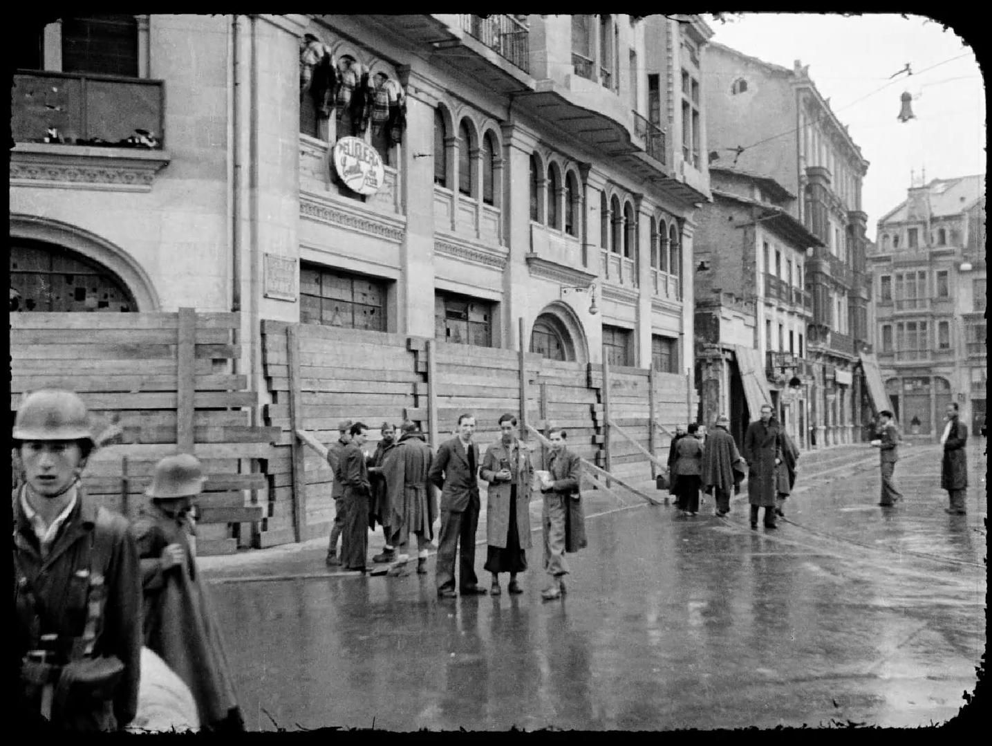La entrada en Oviedo de las tropas nacionales. 2 de noviembre de 1936