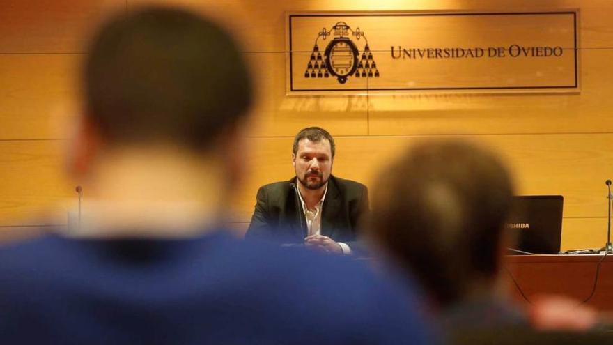 Ángel Espiniella, ayer, en el Centro Universitario.