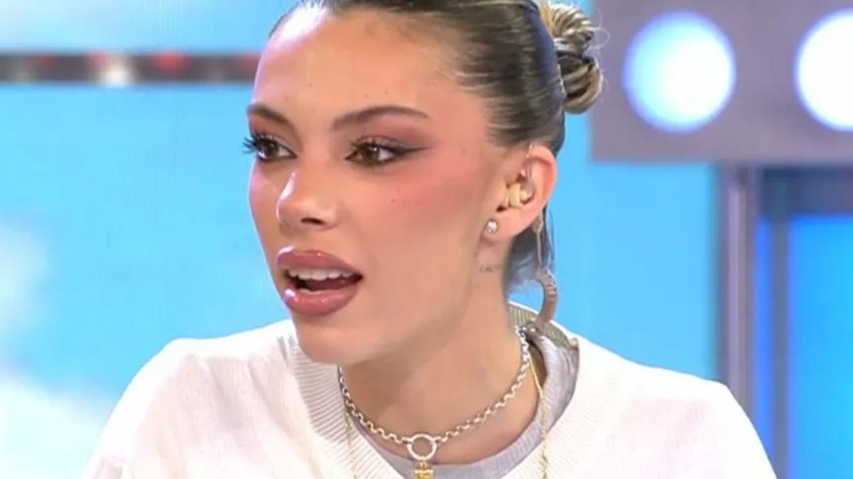 Alejandra Rubio explica por qué Carlo Constanzia faltó al desfile de Mar Flores.