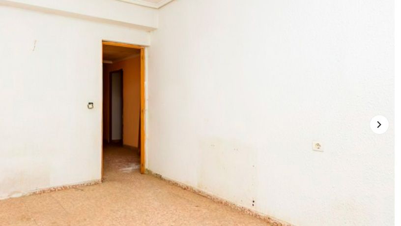 Imágenes del piso de Castelló que cuenta con un descuento de 7.000 euros