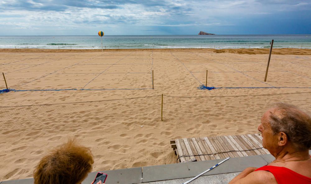 Benidorm empieza a parcelar sus playas para la reapertura este verano