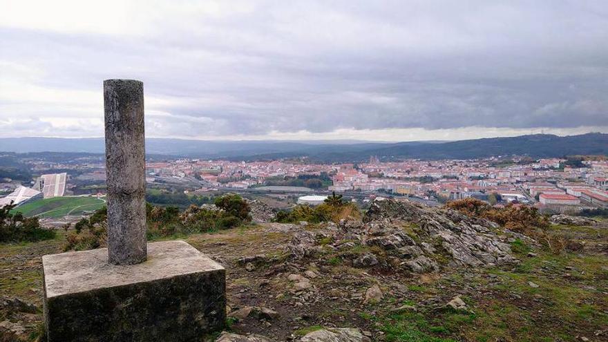 Vistas de Compostela desde lo alto del Monte Viso